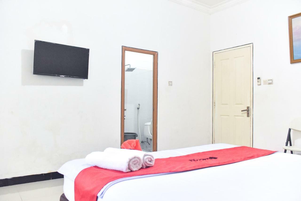 Hotel Reddoorz Near Sultan Hasanuddin Airport 2 à Makassar Extérieur photo