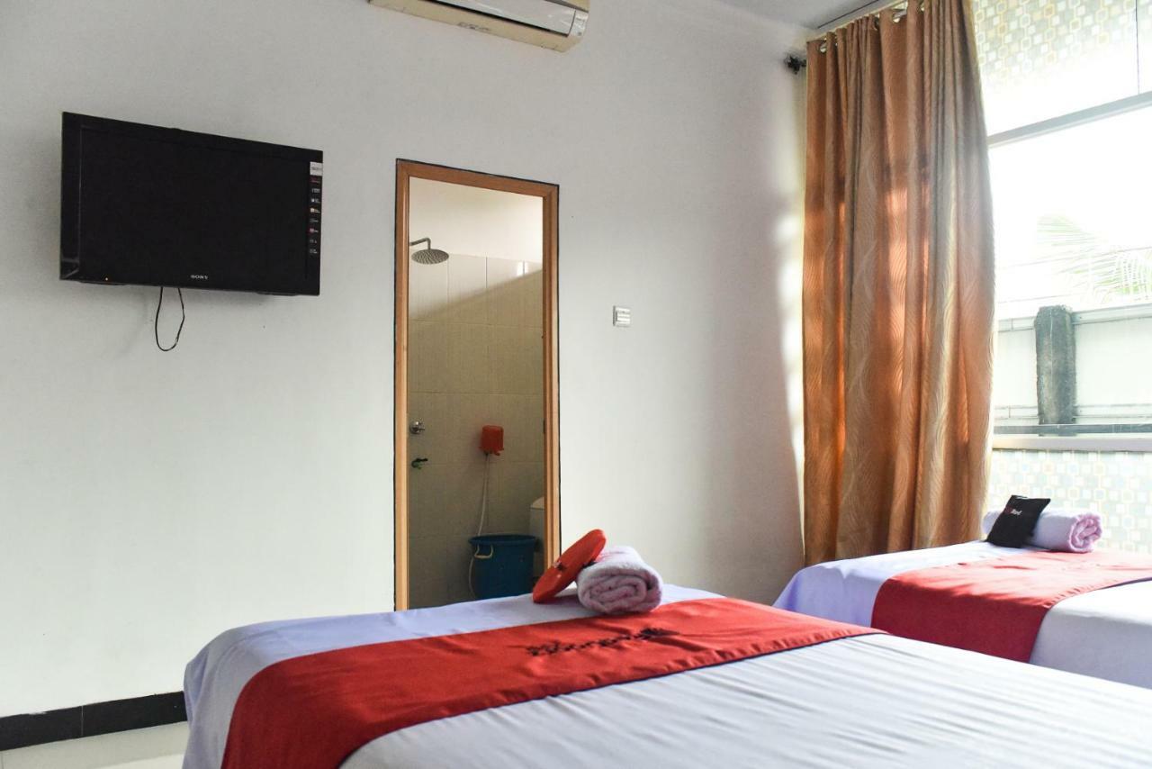 Hotel Reddoorz Near Sultan Hasanuddin Airport 2 à Mandai Extérieur photo