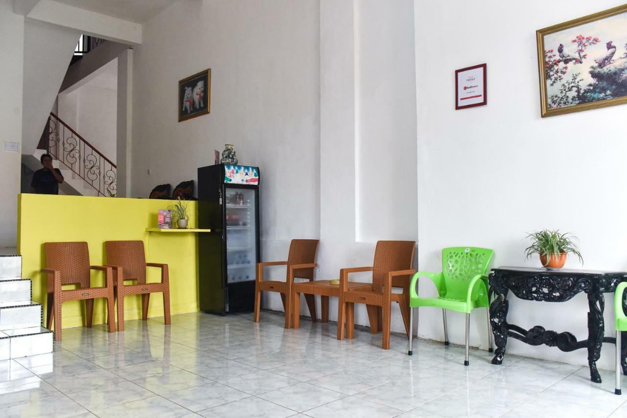 Hotel Reddoorz Near Sultan Hasanuddin Airport 2 à Mandai Extérieur photo
