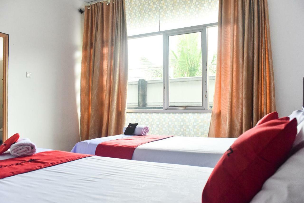 Hotel Reddoorz Near Sultan Hasanuddin Airport 2 à Mandai Extérieur photo