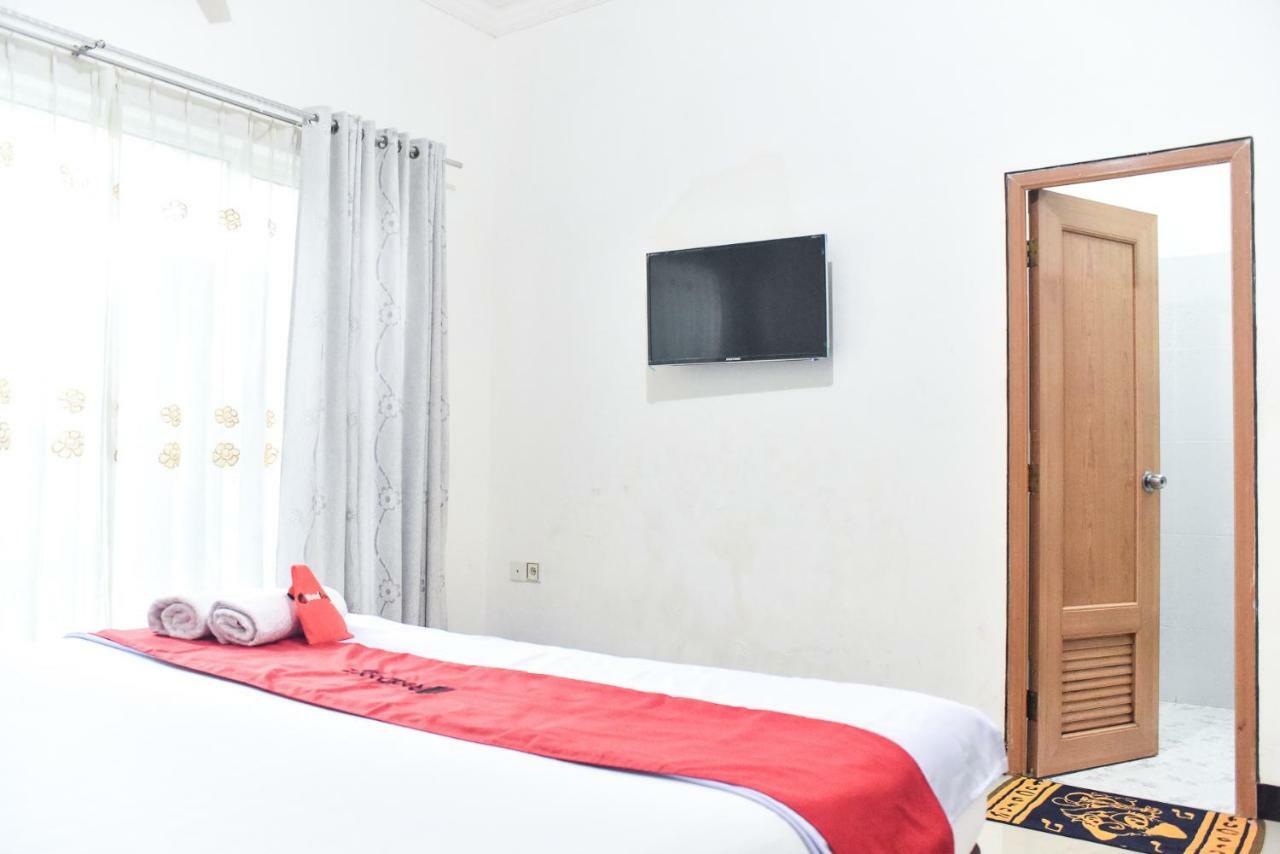 Hotel Reddoorz Near Sultan Hasanuddin Airport 2 à Mandai Extérieur photo